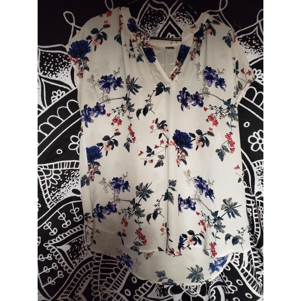 Super cute floral blouse
